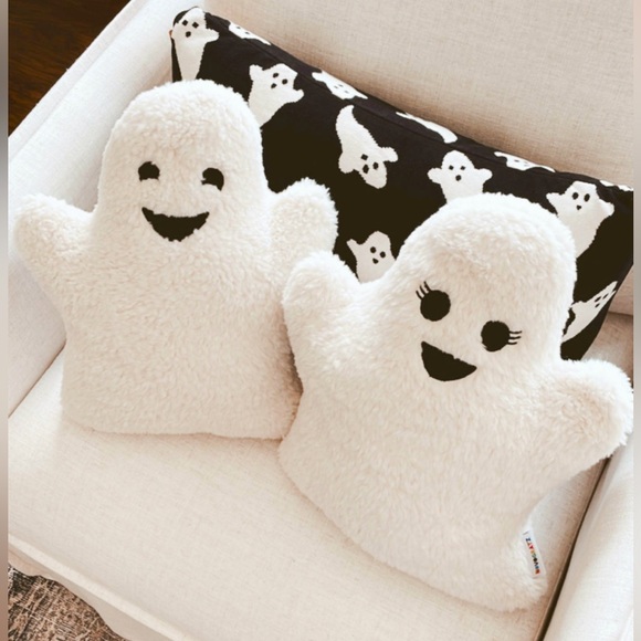 Novogratz Other - Novogratz Halloween 👻 Set of 2 Ghost Pillows